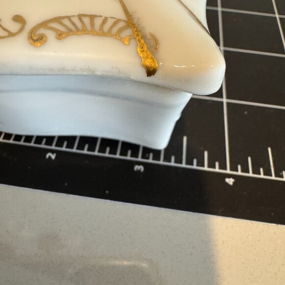 Vintage Porcelain Trinket Box w/Lid Shafford White Pink Flowers Gold Accents - Picture 9 of 9